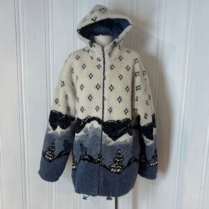 Vintage Hooded Fleece Jacket – Lined & Padded – Winter Scene with Wolves